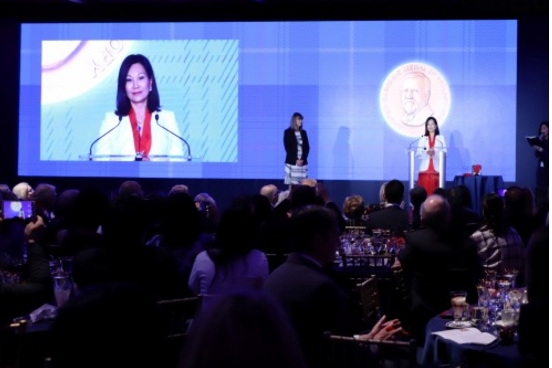 香江集团翟美卿成内地首位卡内基慈善奖得主